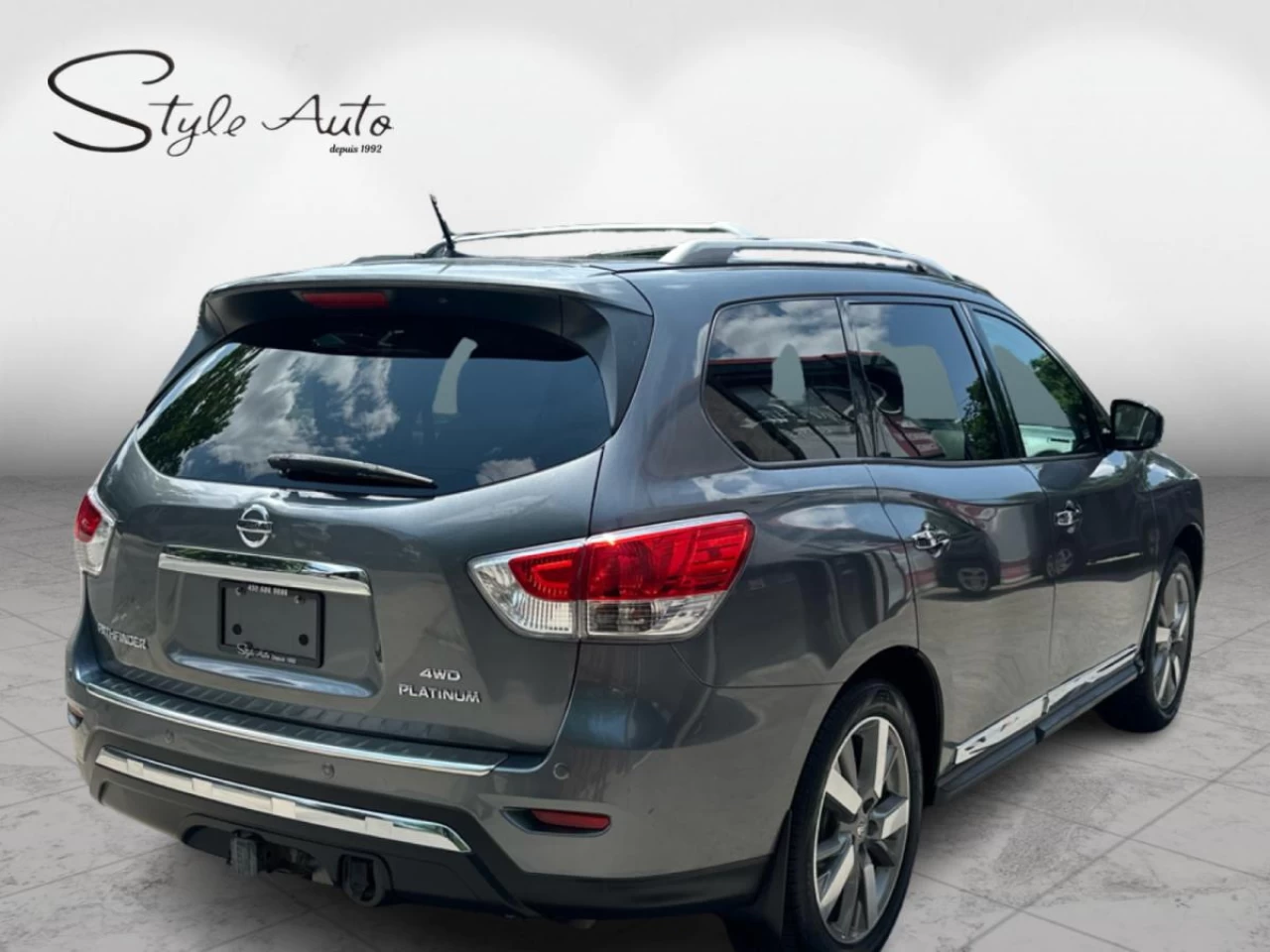 2015 Nissan Pathfinder AWD 7 pass Main Image