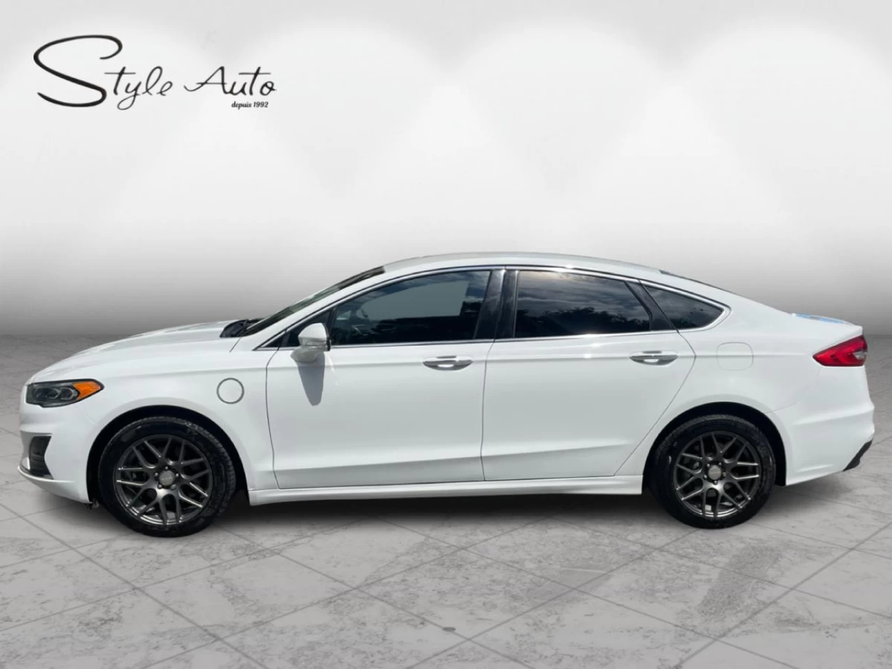 2019 Ford Fusion Energi SEL FWD Image principale