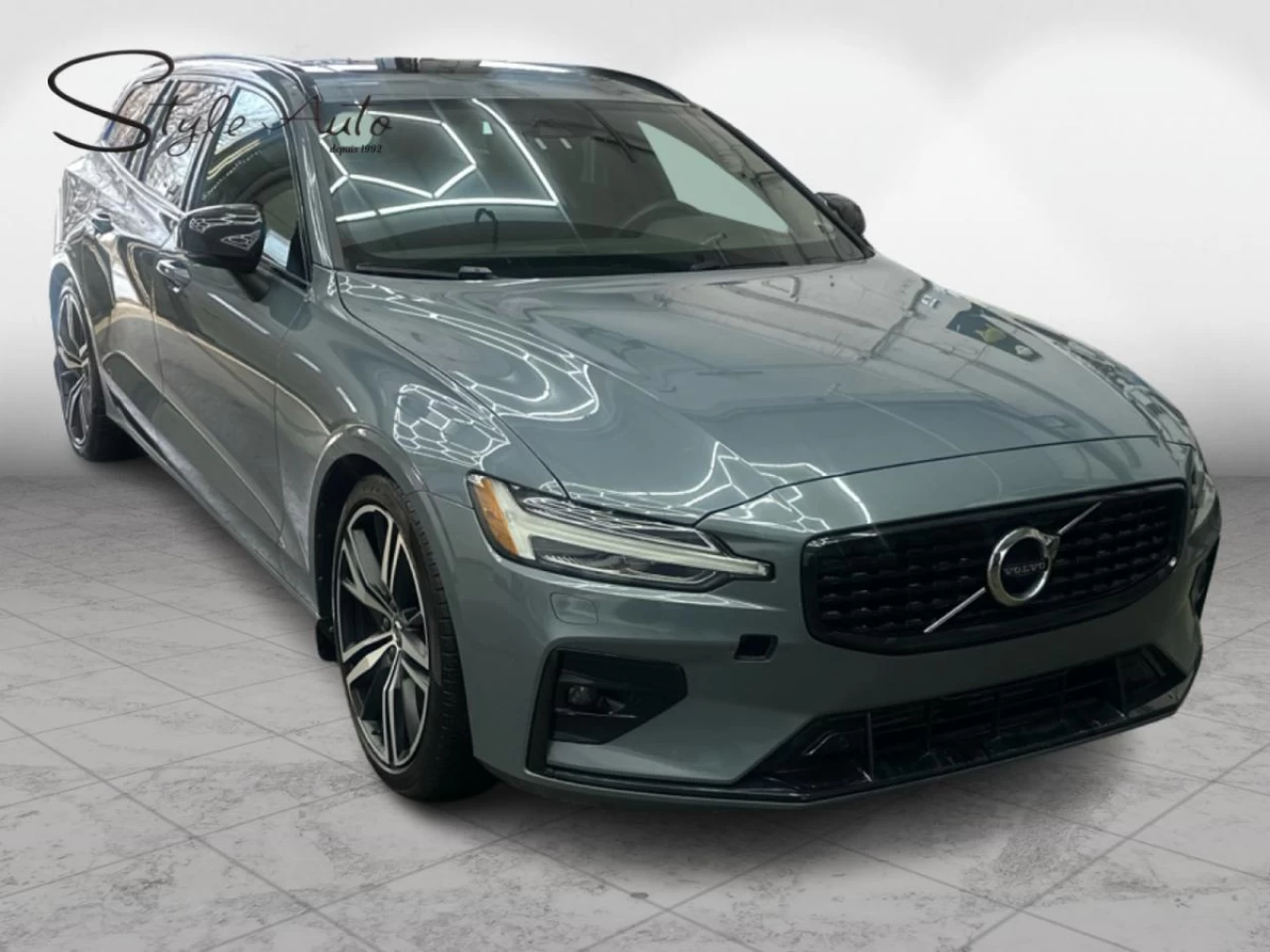 2022 Volvo V60 T6 AWD R-Design Image principale