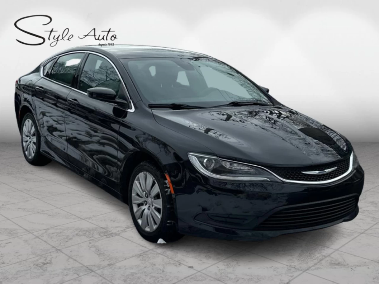 2015 Chrysler 200 4dr Sdn LX FWD Image principale