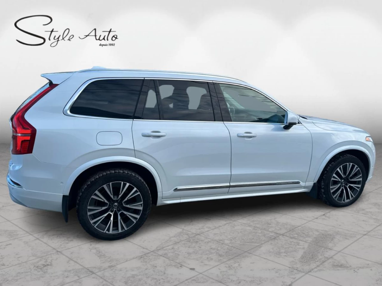 2022 Volvo XC90 T8 EAWD PHEV Inscription Expression Extended Range 7 pass Main Image