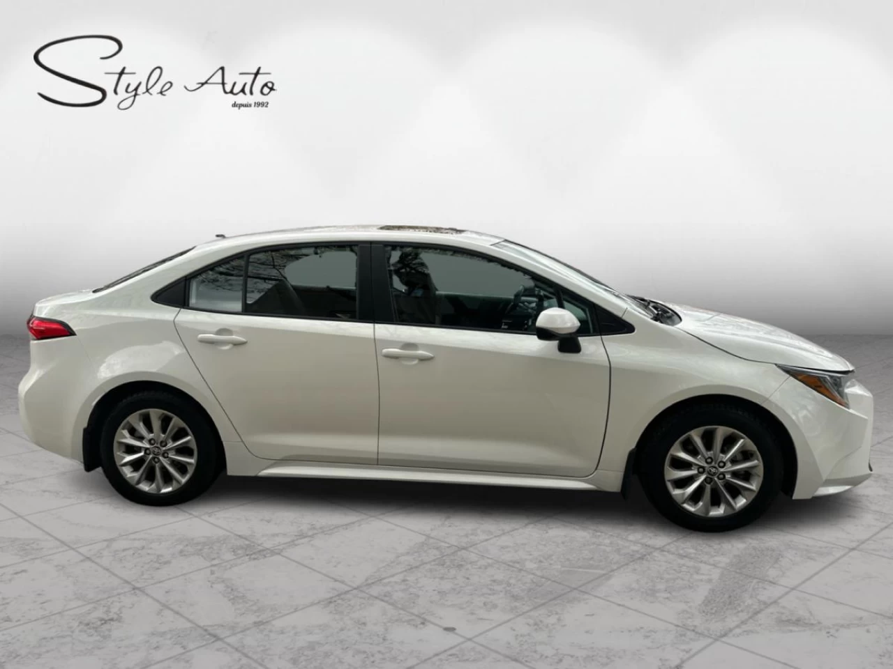 2022 Toyota Corolla LE CVT Image principale
