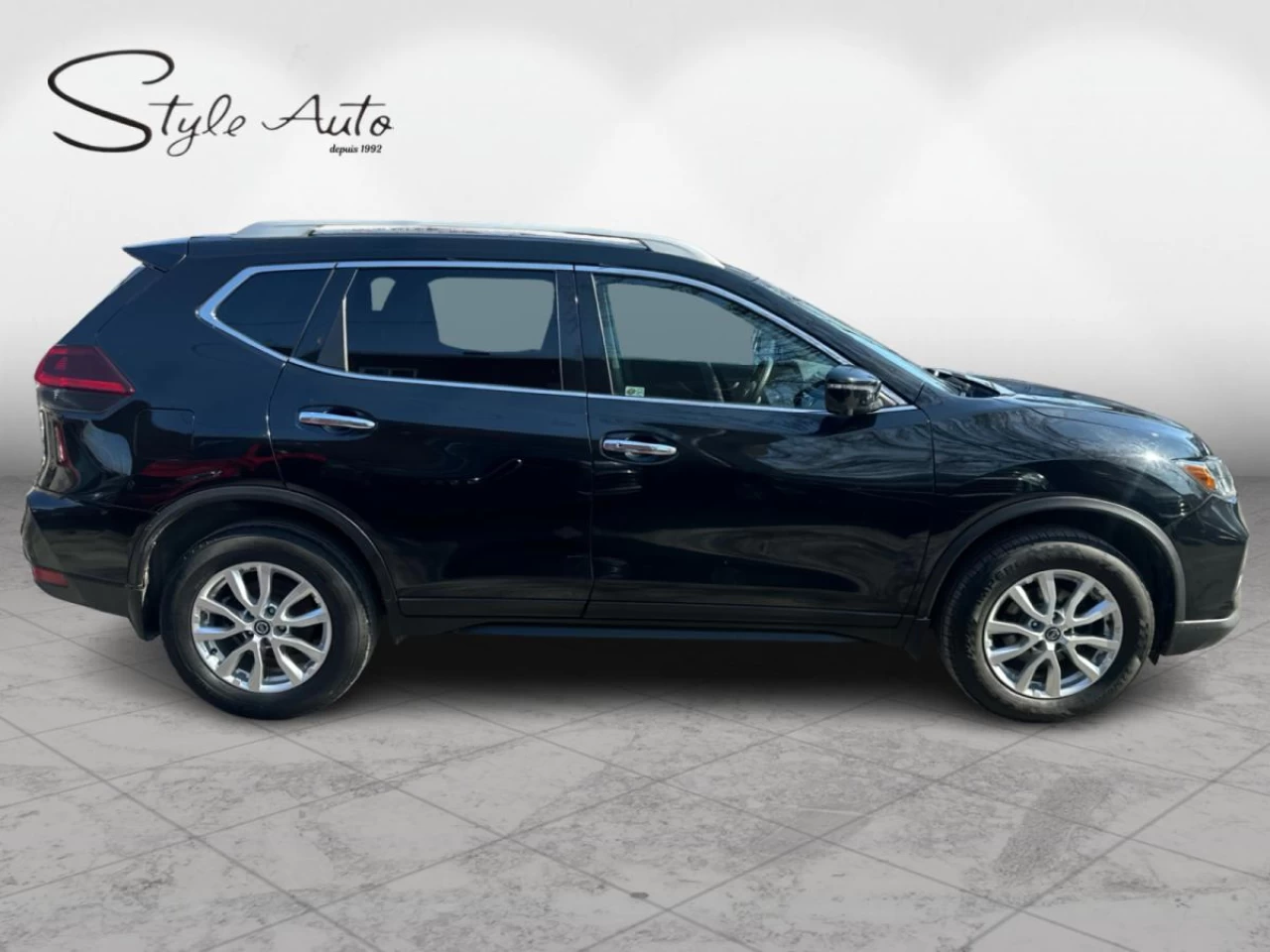 2018 Nissan Rogue AWD SV Image principale