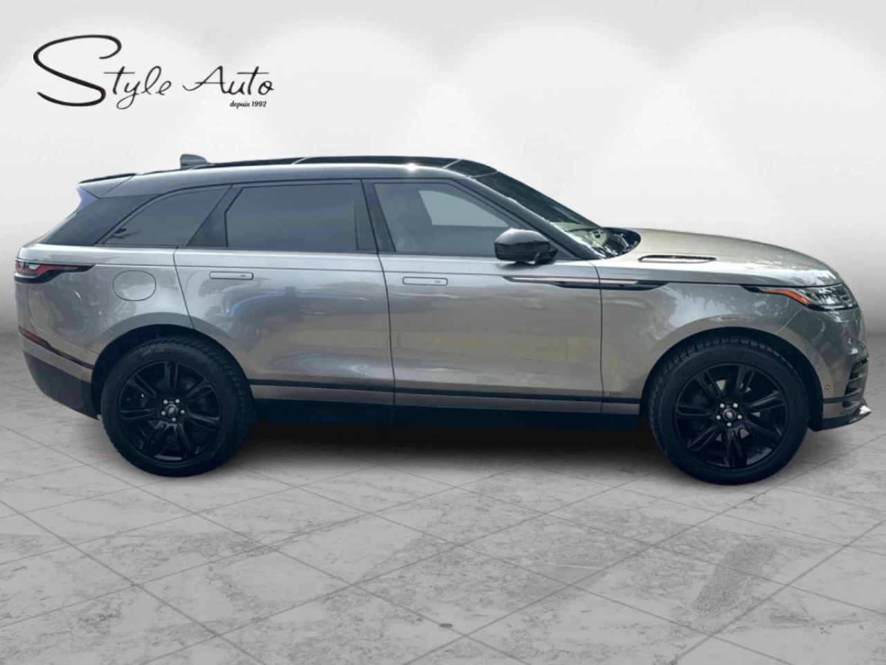 2018 Land Rover Range Rover Velar D180 R-Dynamic SE Image principale