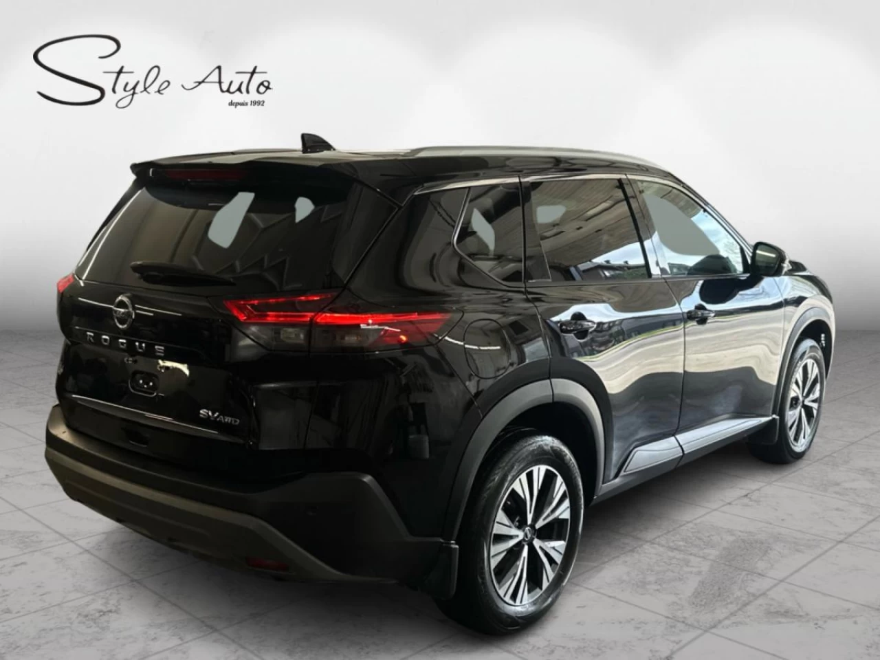 2021 Nissan Rogue AWD SV Main Image