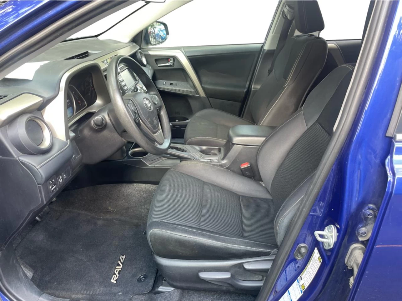 2015 Toyota RAV4 AWD 4dr XLE Main Image