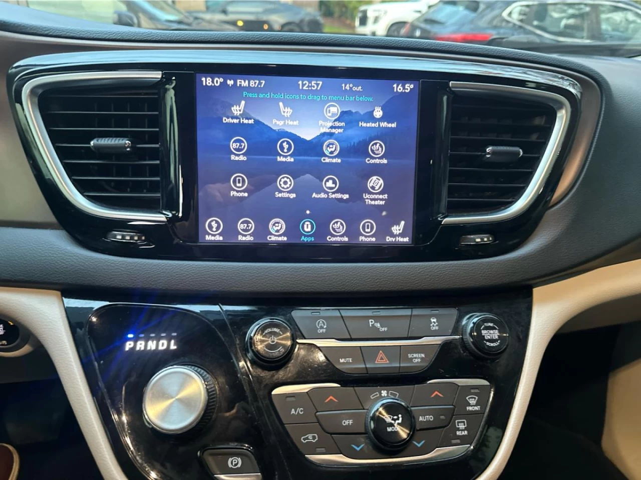 2018 Chrysler Pacifica Touring-L Plus 7 pass Main Image