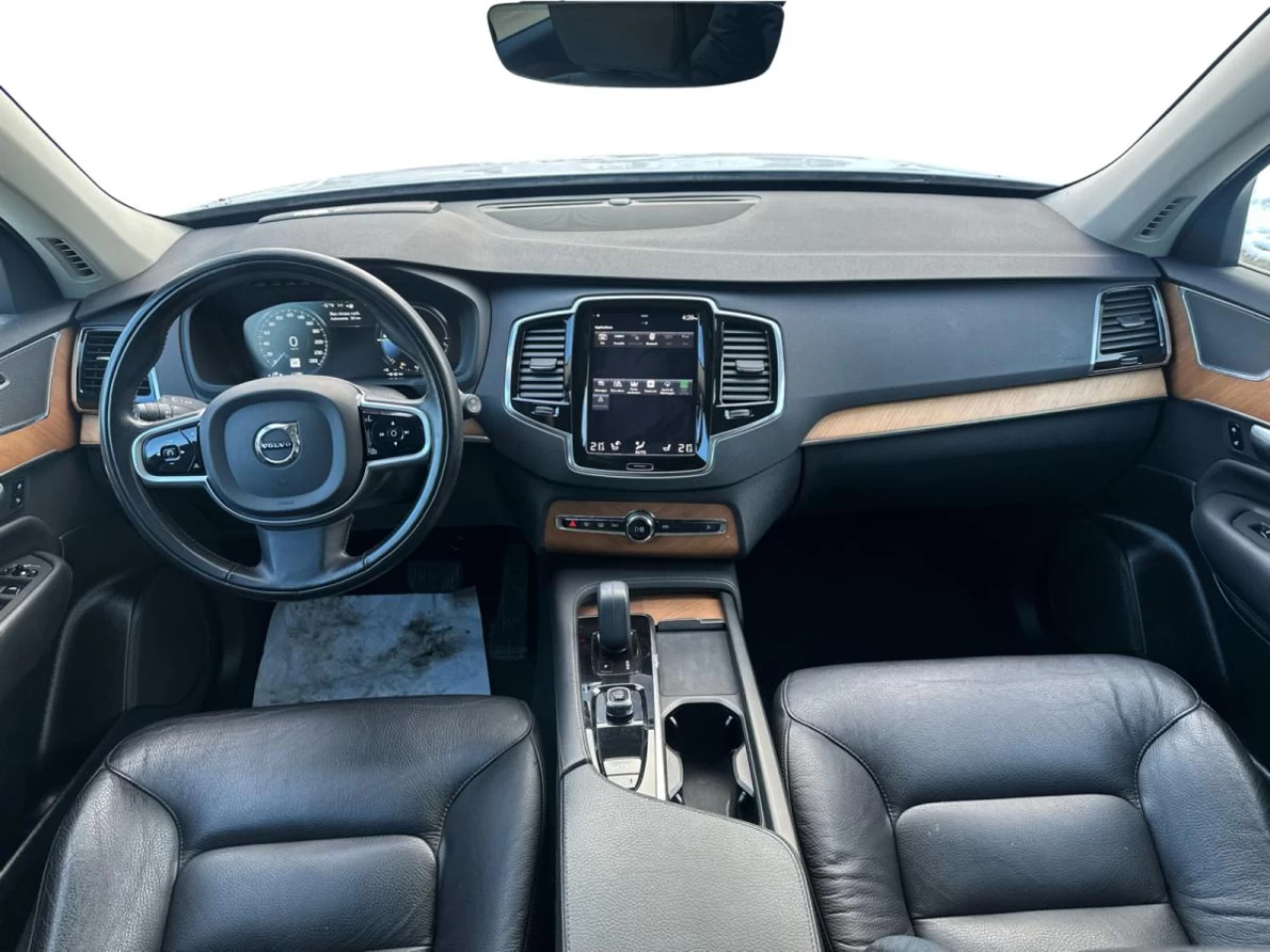 2022 Volvo XC90 T8 EAWD PHEV Inscription Expression Extended Range 7 pass Main Image