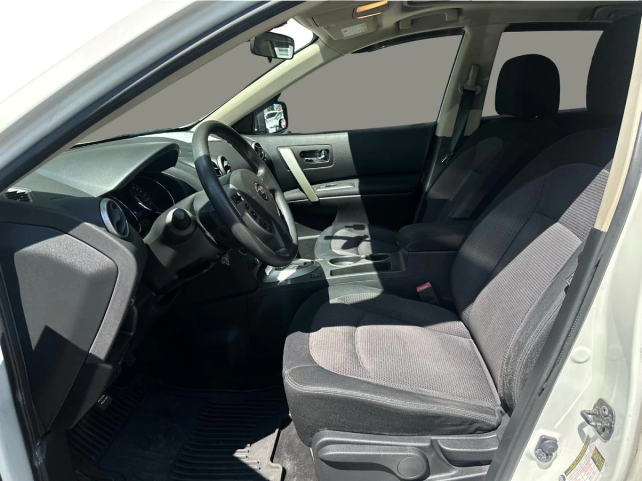 2011 Nissan Rogue FWD 4dr SV Image principale