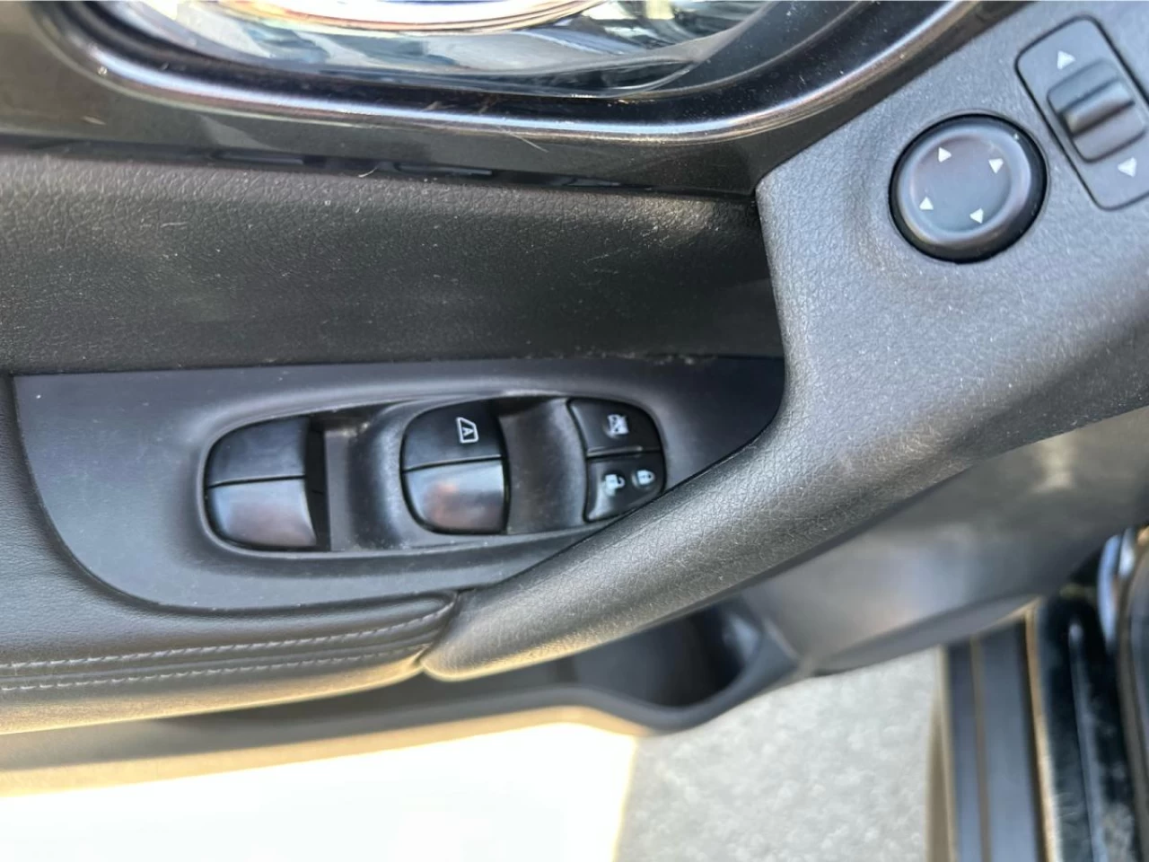 2018 Nissan Rogue AWD SV Image principale