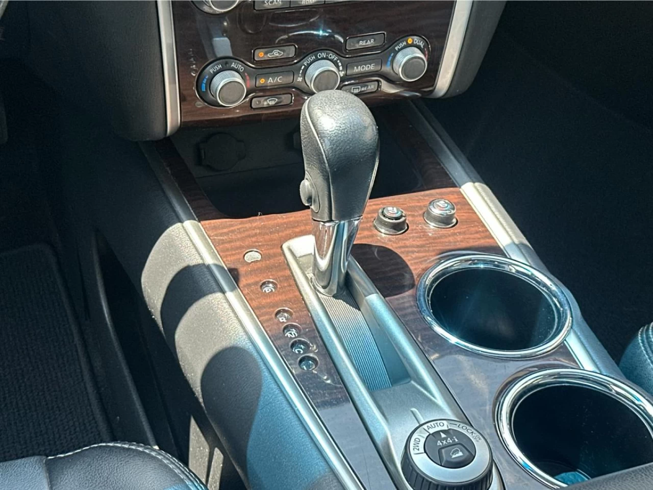 2015 Nissan Pathfinder AWD 7 pass Main Image