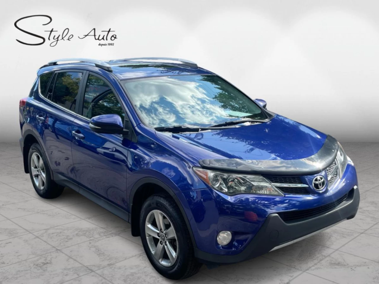 2015 Toyota RAV4 AWD 4dr XLE Main Image