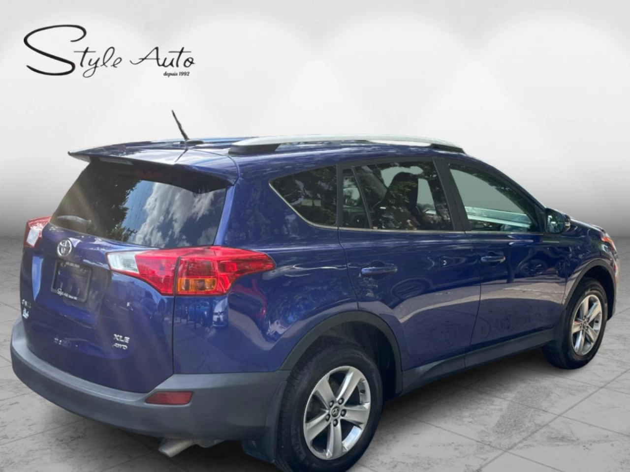 2015 Toyota RAV4 AWD 4dr XLE Main Image