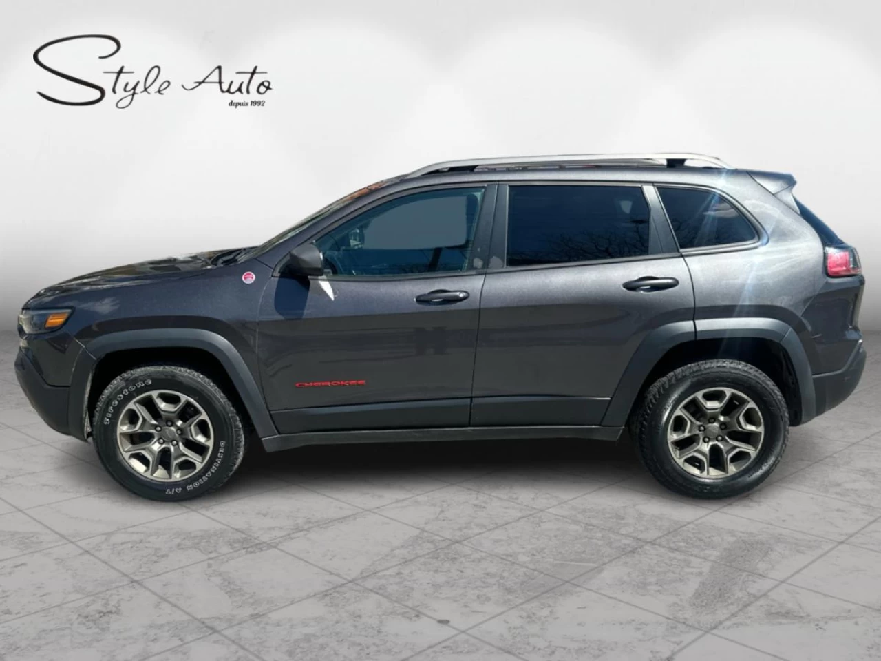 2020 Jeep Cherokee Trailhawk 4x4 Main Image