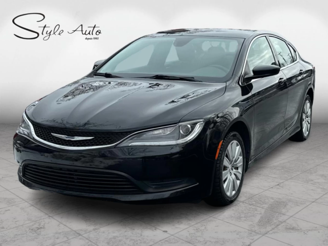 2015 Chrysler 200 4dr Sdn LX FWD Image principale