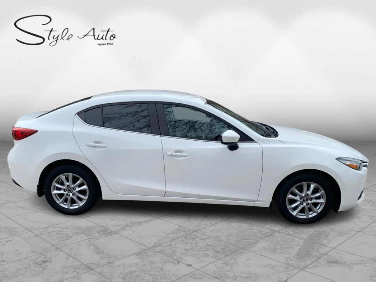 2017 Mazda Mazda3 Auto SE Image principale