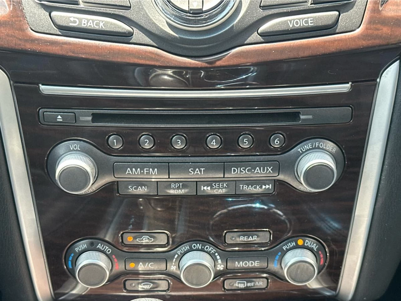2015 Nissan Pathfinder AWD 7 pass Main Image