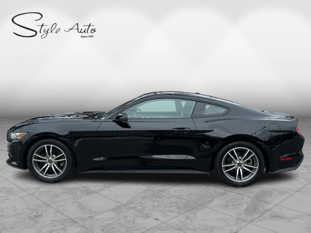 2015 Ford Mustang Fastback EcoBoost Image principale