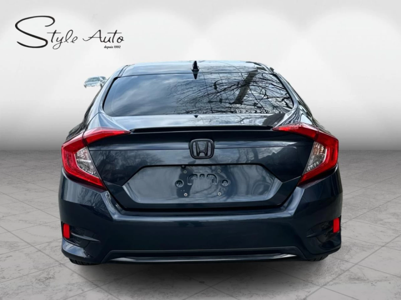 2019 Honda Civic Touring CVT Sedan 2 Sets of Tires Image principale