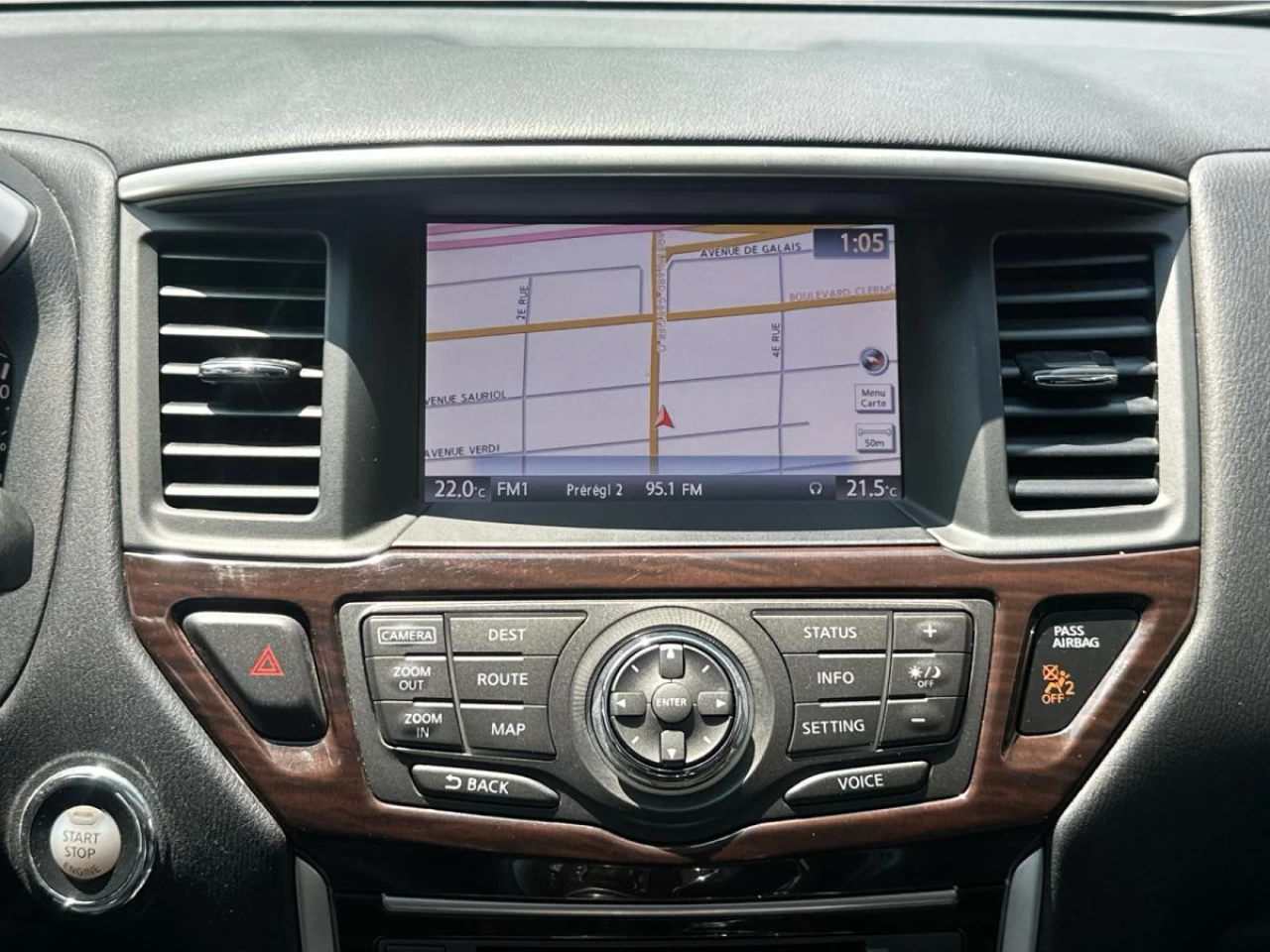 2015 Nissan Pathfinder AWD 7 pass Main Image