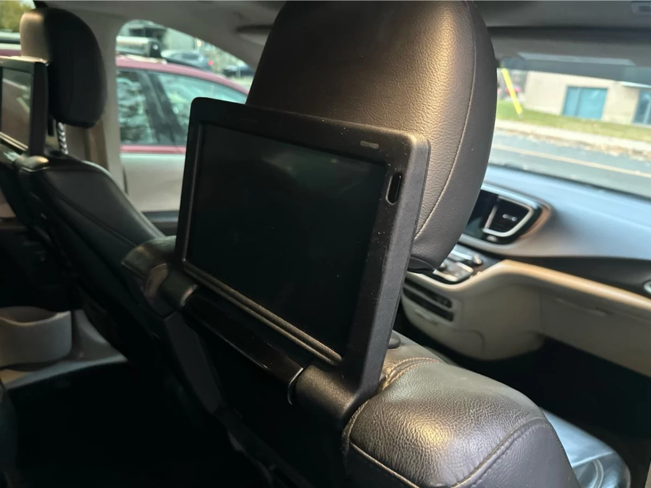 2018 Chrysler Pacifica Touring-L Plus 7 pass Main Image