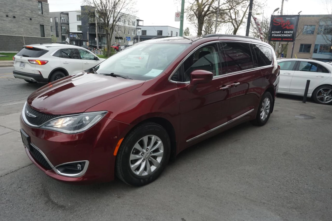 2017 Chrysler Pacifica Wgn Touring-LFully loaded Leathers cam Nav Image principale