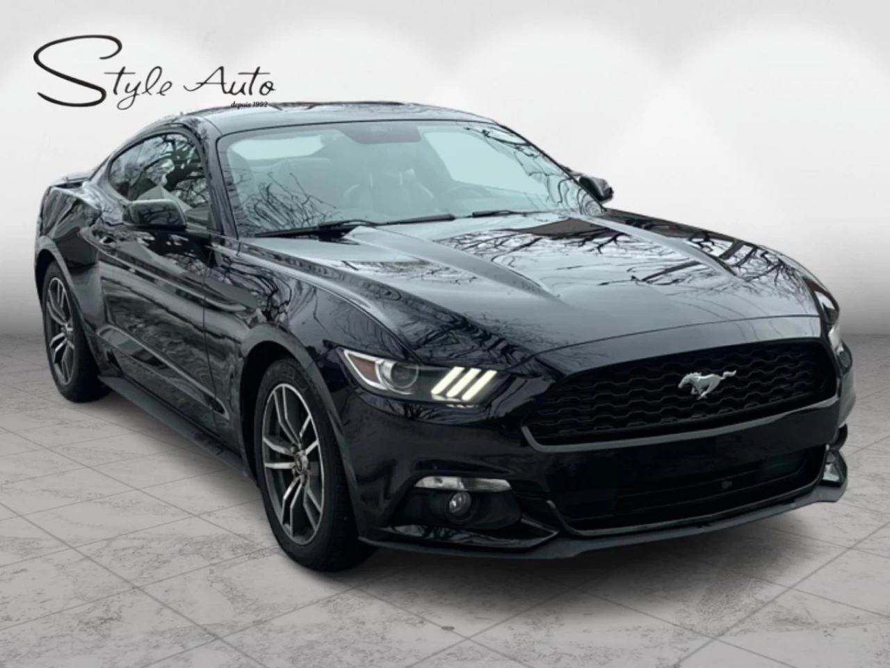 2015 Ford Mustang Fastback EcoBoost Image principale