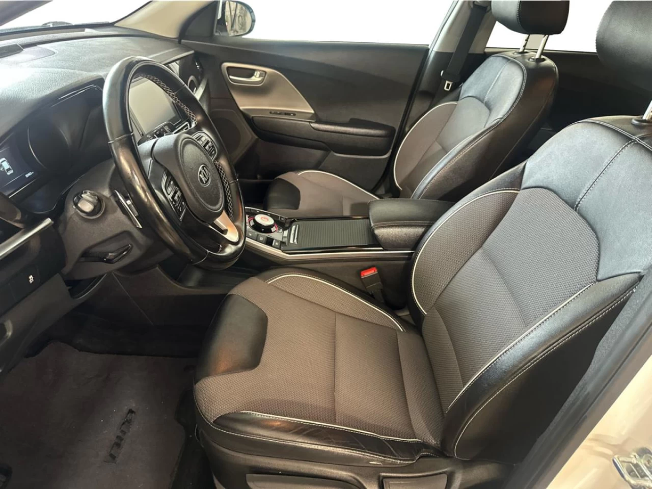 2021 Kia Niro EX FWD Main Image