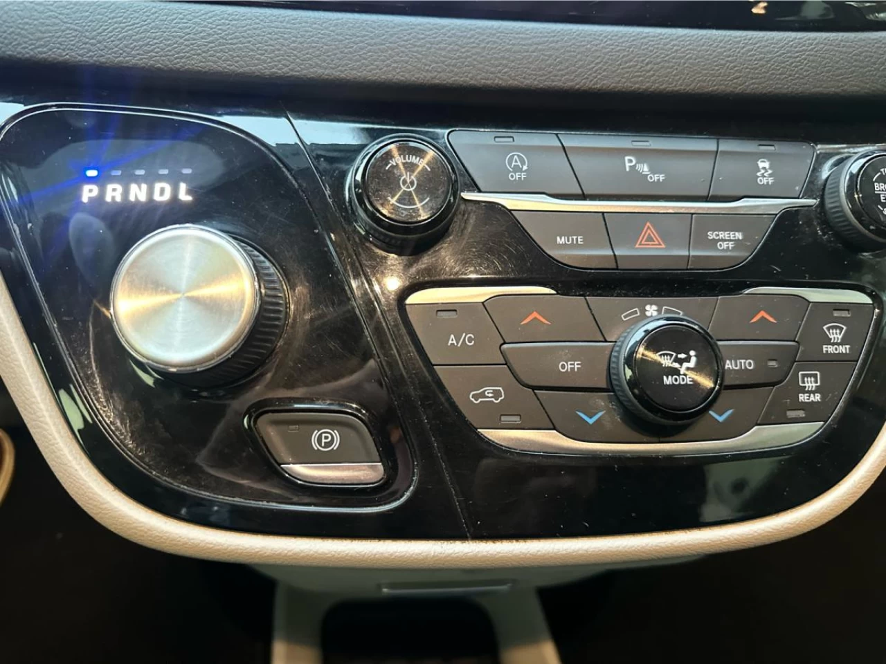 2018 Chrysler Pacifica Touring-L Plus 7 pass Main Image