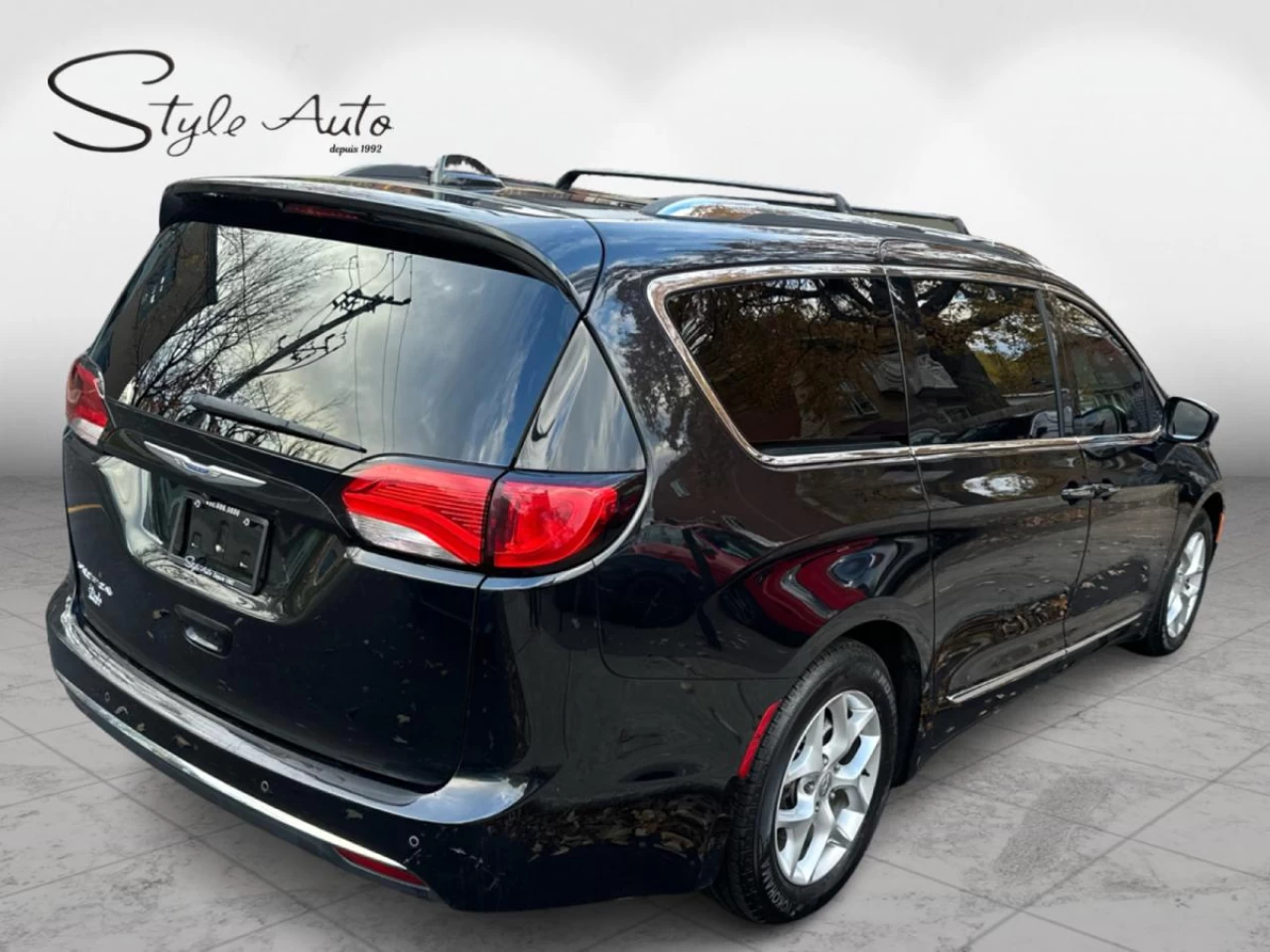 2018 Chrysler Pacifica Touring-L Plus 7 pass Main Image