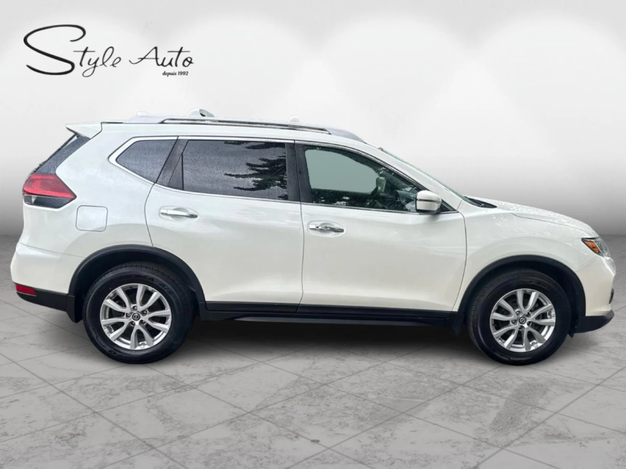 2020 Nissan Rogue AWD SV Camera Roof Image principale