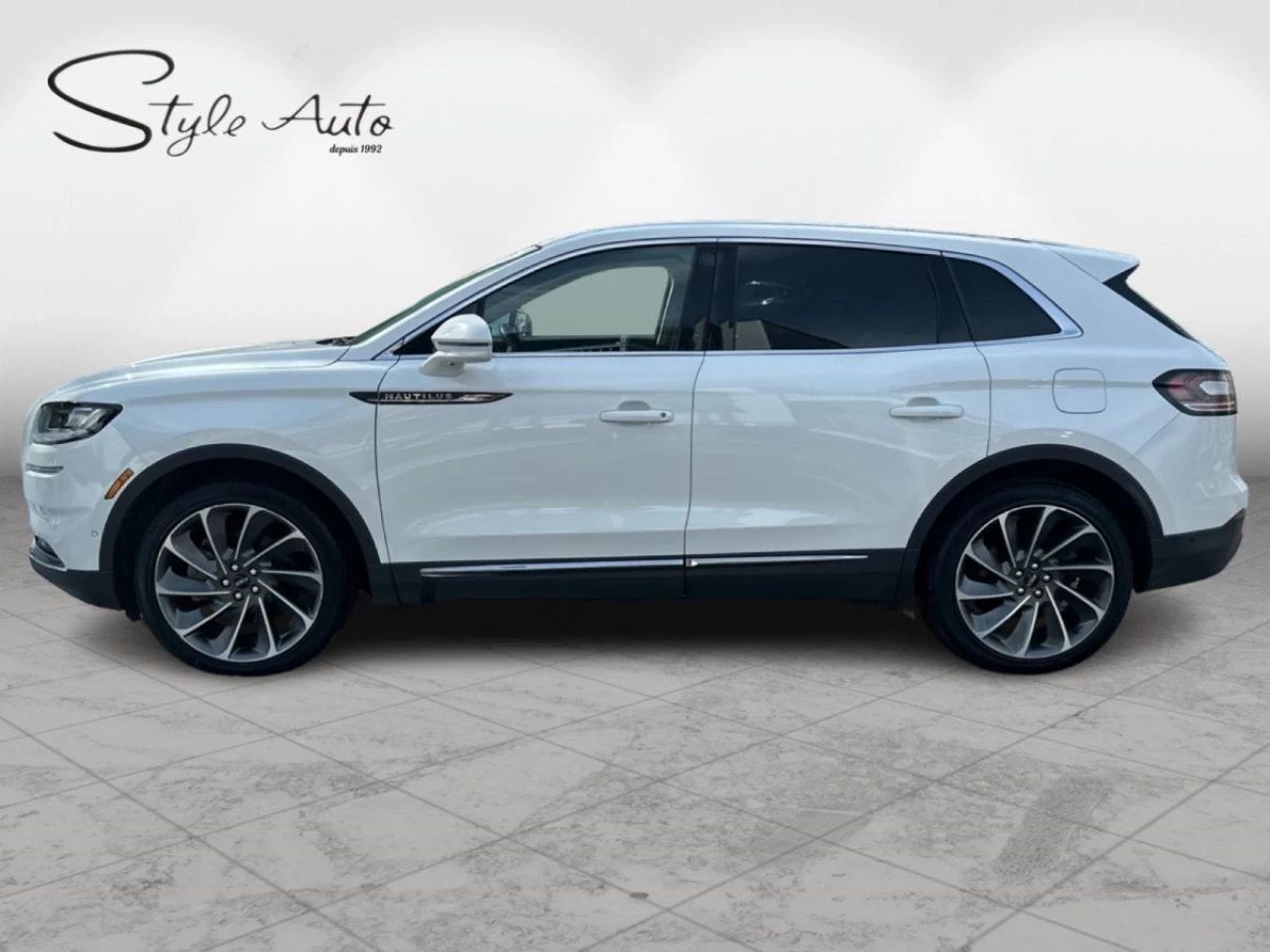 2022 Lincoln Nautilus Reserve AWD Main Image