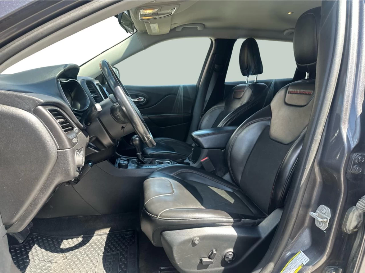 2020 Jeep Cherokee Trailhawk 4x4 Main Image