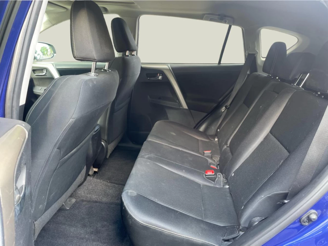 2015 Toyota RAV4 AWD 4dr XLE Main Image