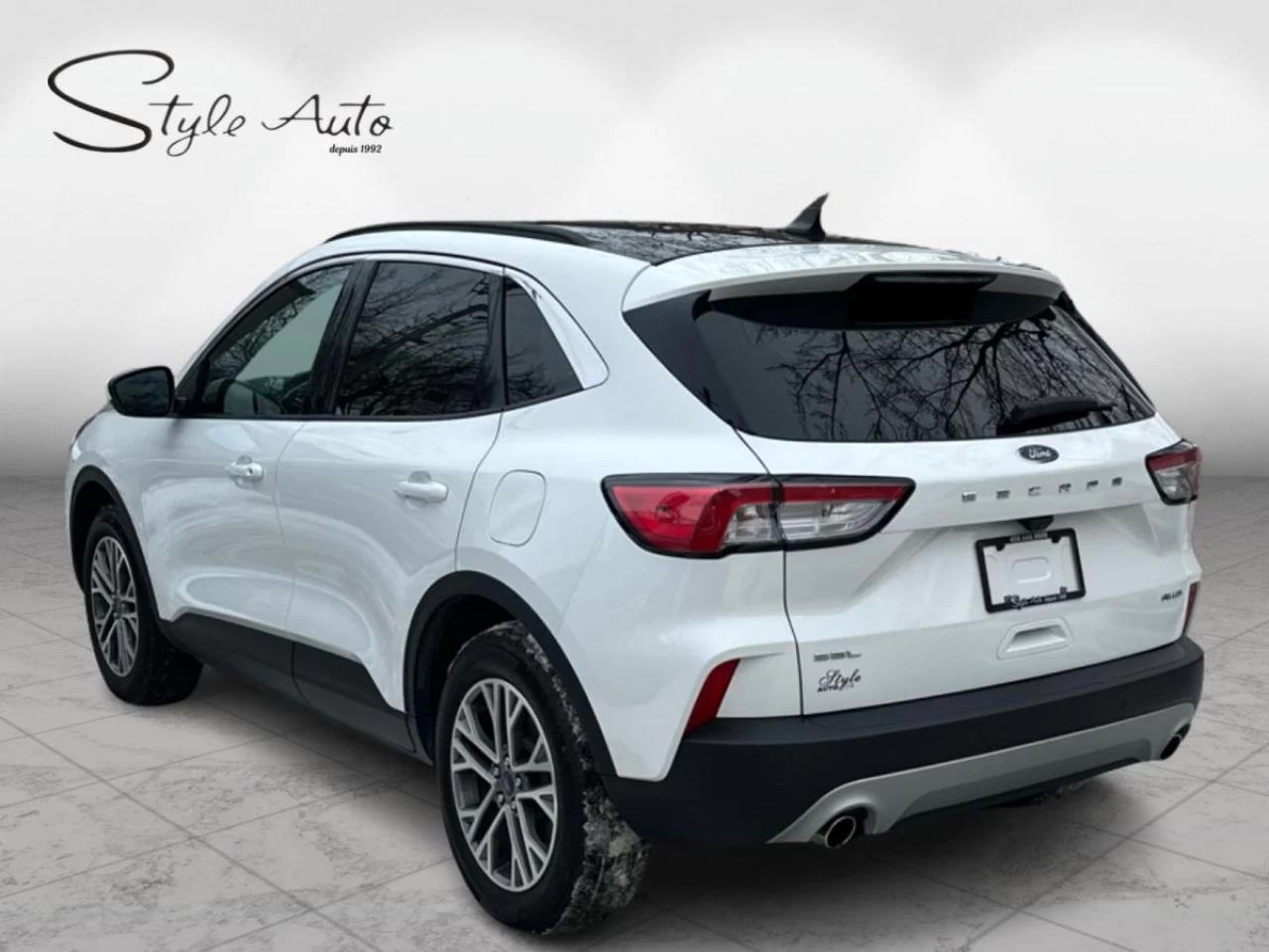 2022 Ford Escape SEL AWD Image principale