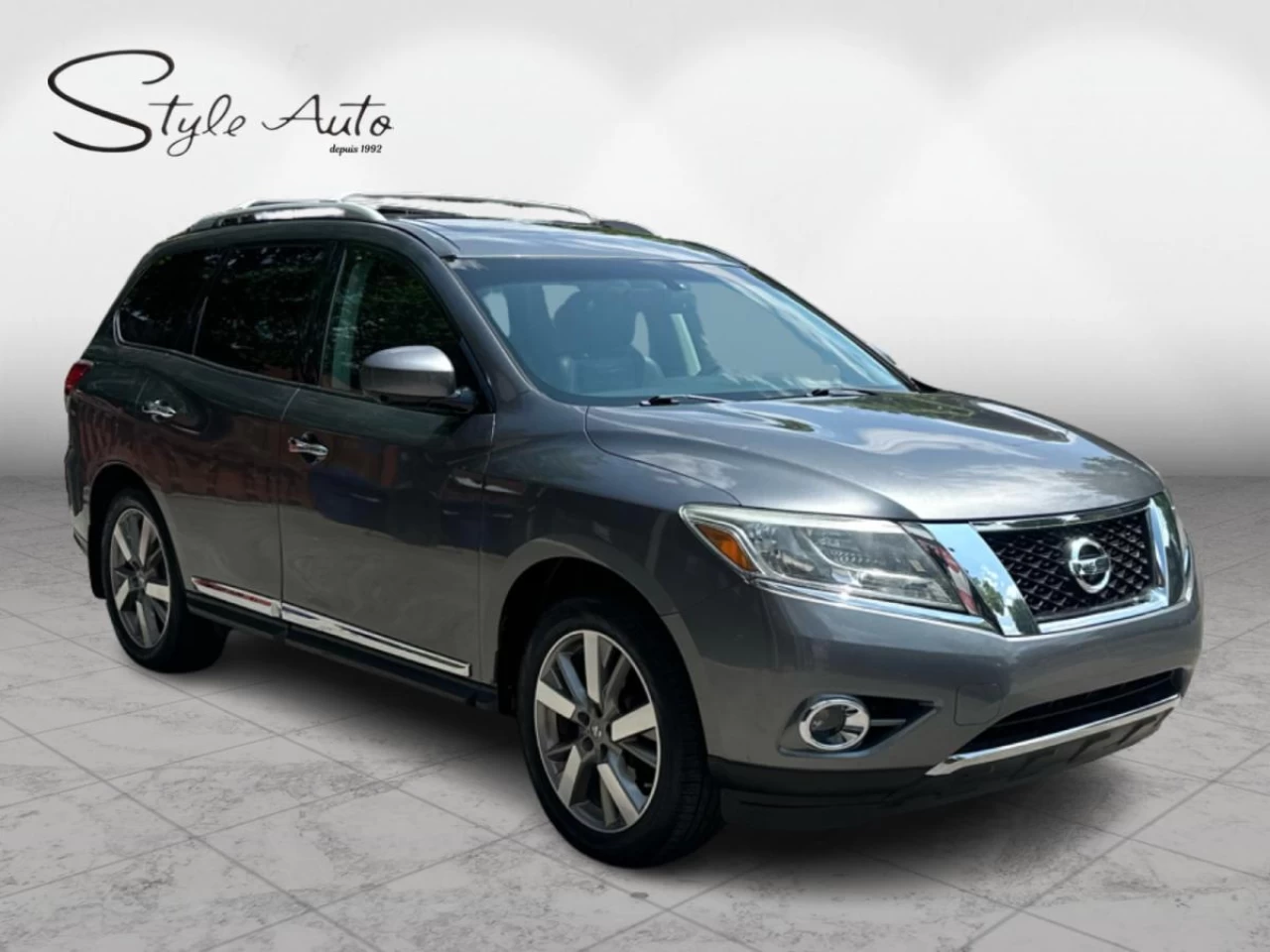 2015 Nissan Pathfinder AWD 7 pass Main Image