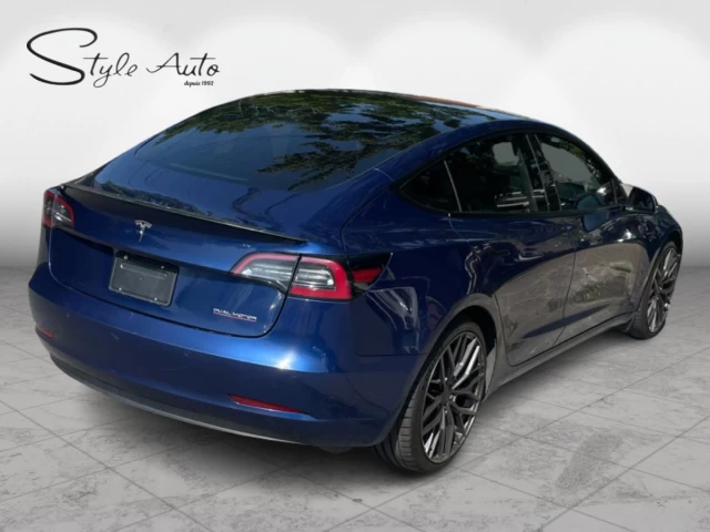 Tesla Model 3  2022