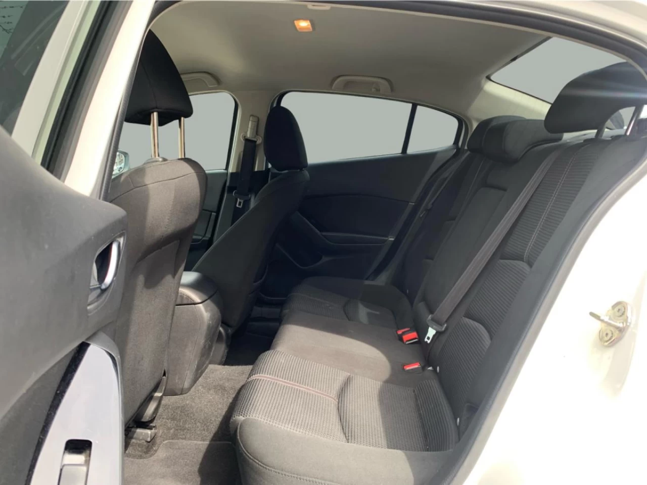 2017 Mazda Mazda3 Auto SE Image principale