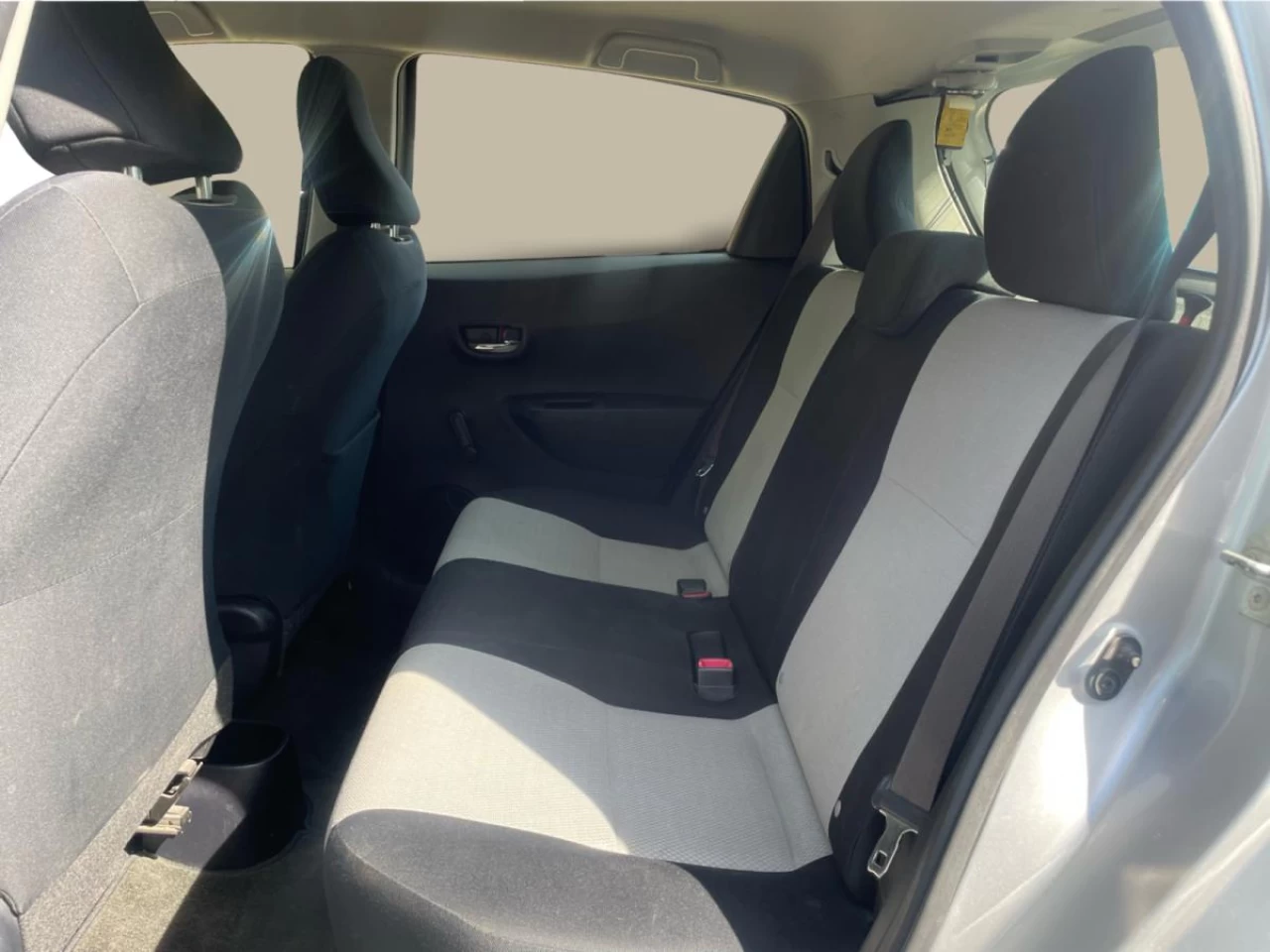 2013 Toyota Yaris 5dr HB Man LE Image principale