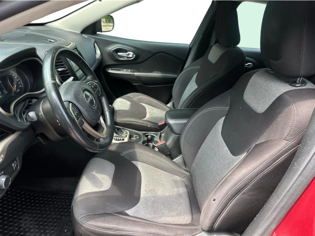2015 Jeep Cherokee FWD 4dr Sport Image principale