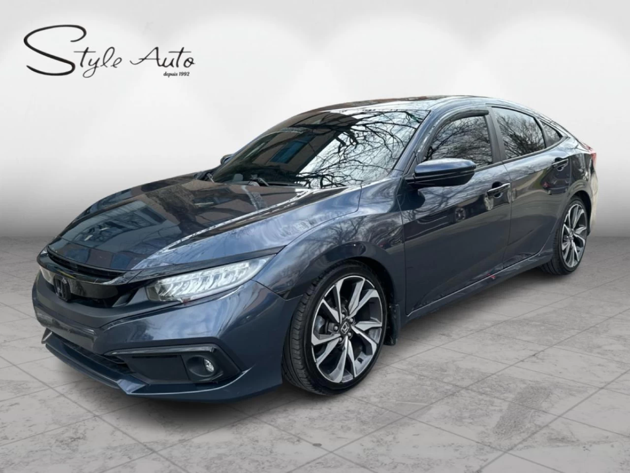 2019 Honda Civic Touring CVT Sedan 2 Sets of Tires Image principale