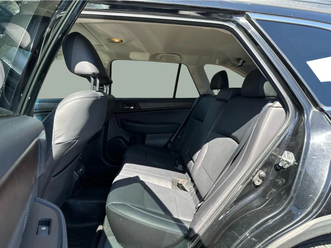 2018 Subaru Outback 2.5i Limited w/EyeSight Pkg Image principale