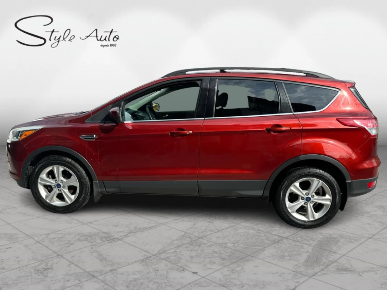 2015 Ford Escape 4dr SE Image principale