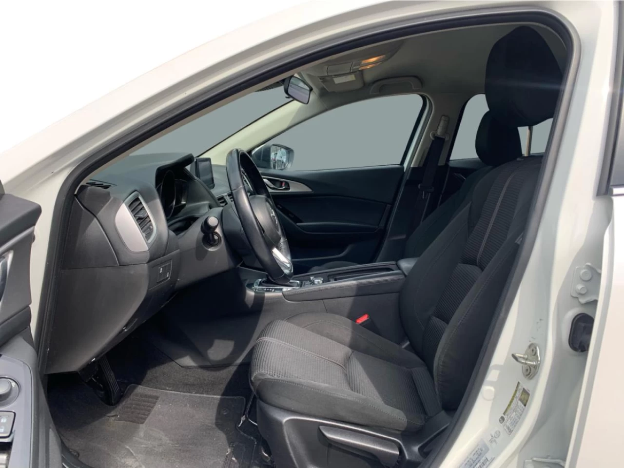 2017 Mazda Mazda3 Auto SE Image principale