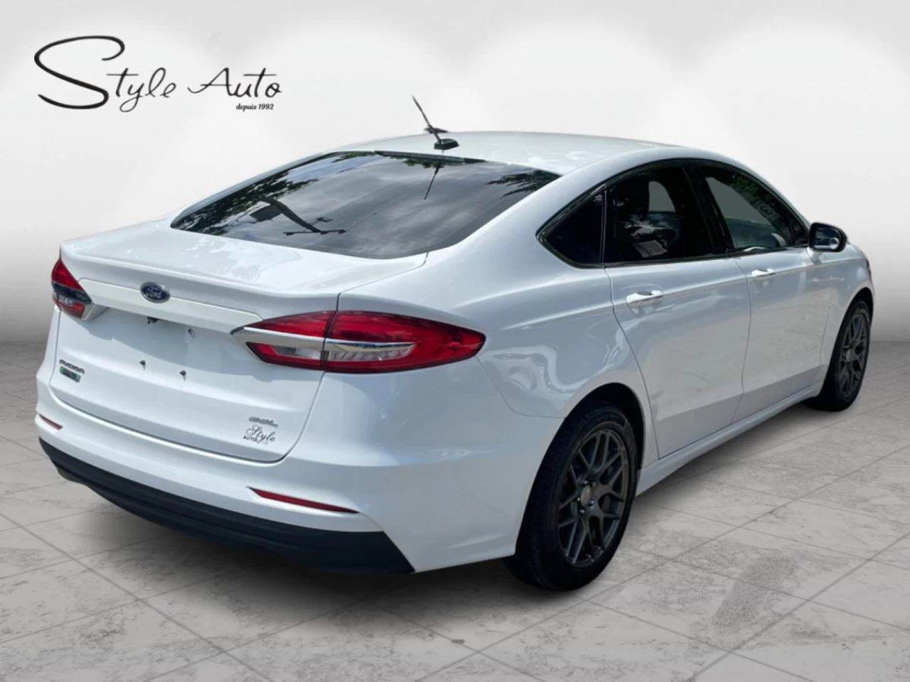 2019 Ford Fusion Energi SEL FWD Image principale