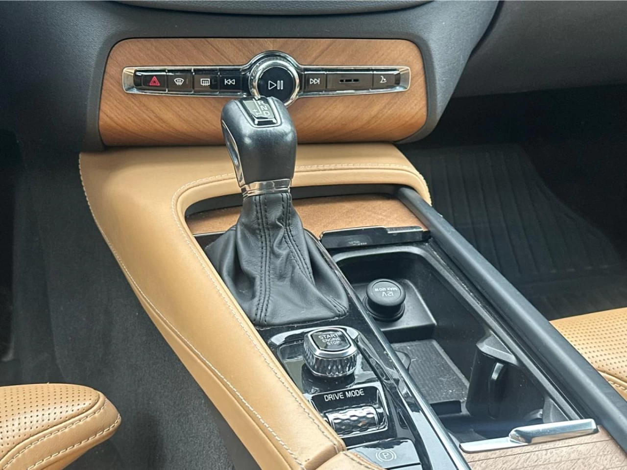 2020 Volvo XC90 T6 AWD Inscription 7-Seater Image principale