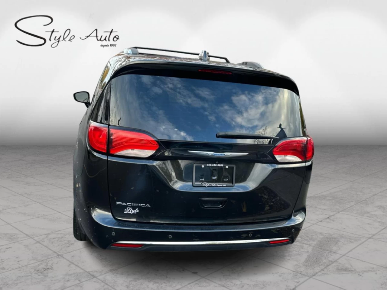 2018 Chrysler Pacifica Touring-L Plus 7 pass Main Image
