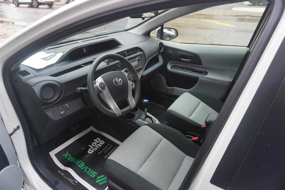 2013 Toyota Prius C Hybrid HB Fully loaded Image principale