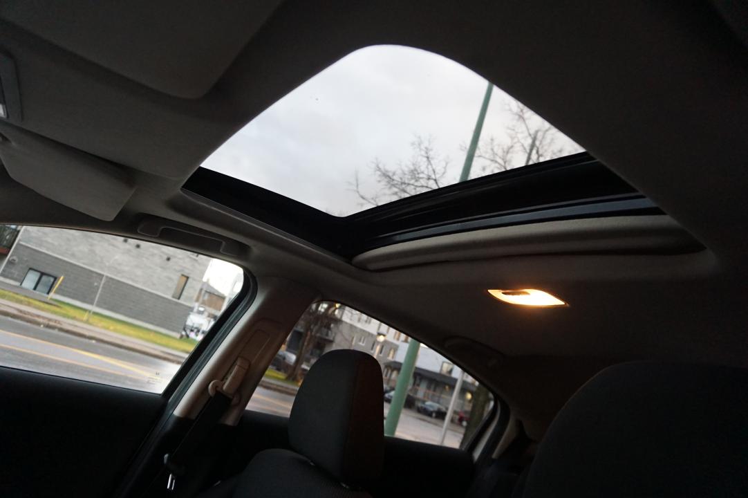 2016 Honda HR-V 2WD EX Manual Sun Roof Camera Heated seats Main Image