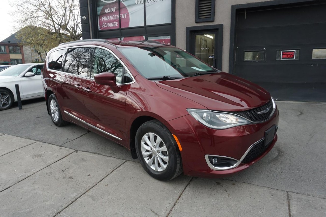 2017 Chrysler Pacifica Wgn Touring-LFully loaded Leathers cam Nav Image principale